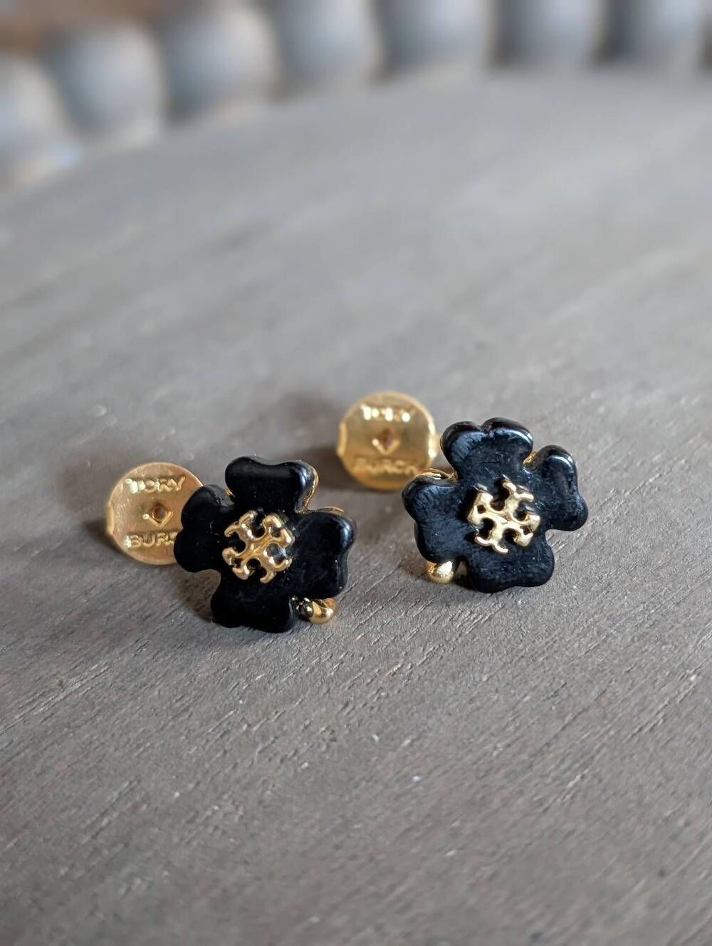 TORY BURCH Mini Black Resin Clover Stud Earrings